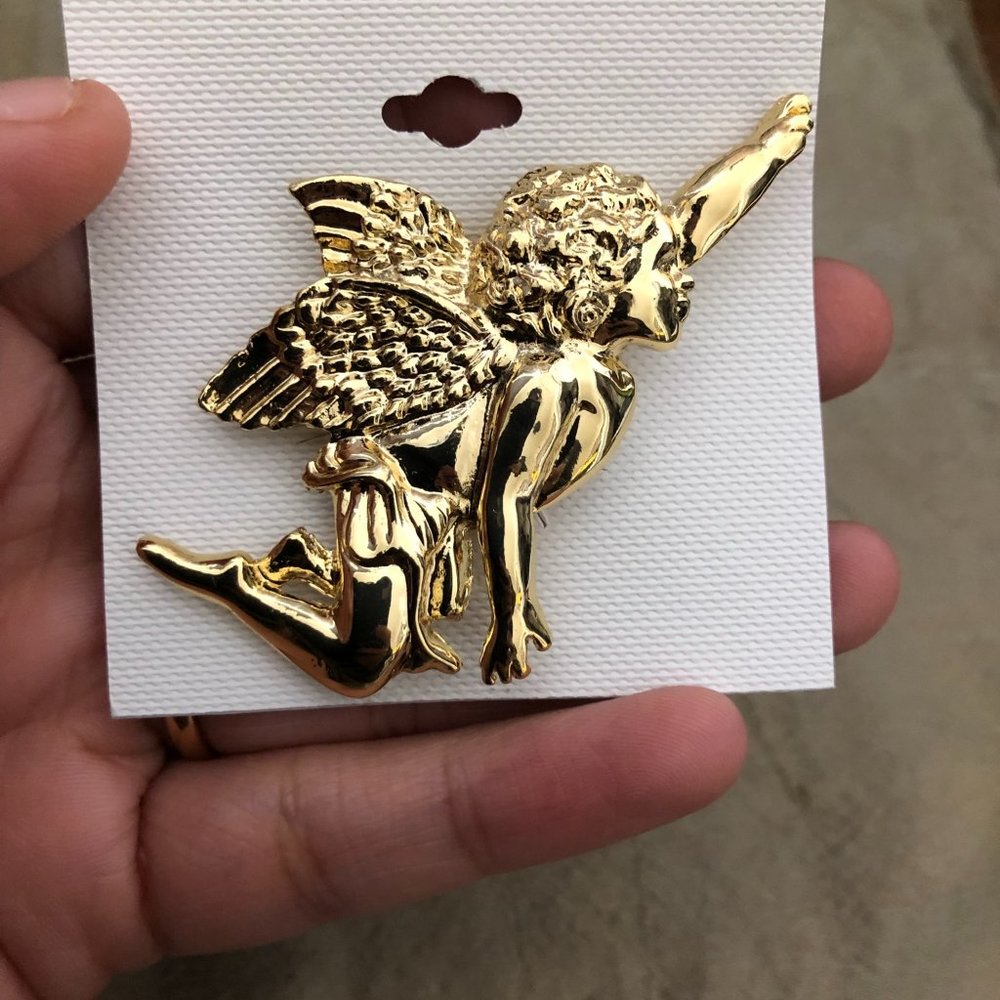 3/$25 ** Golden tone cherub angel brooch pin NWOT